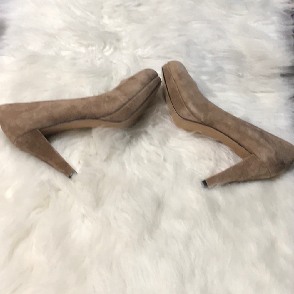 Adrienne Vittadini nude suede high heels platform Size 6 1/2 tan color - Picture 6 of 11